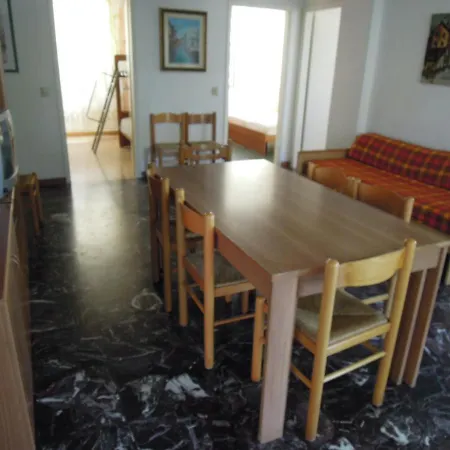Flat In A Great Location For 8 Guests - Beahost Apartment