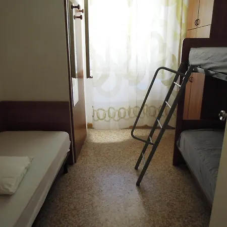 Apartment Flat In A Great Location For 8 Guests - Beahost
